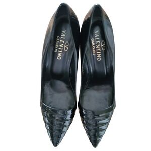 Valentino Garavani Black Patent Leather Pointed Toe Pumps Ribbed Heel Size 41